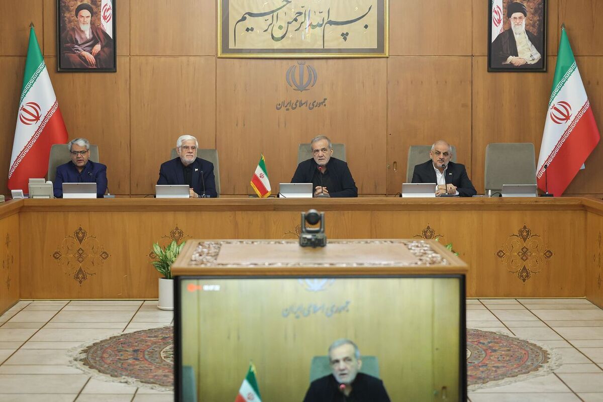 رئیس‌جمهور با بیان اینکه همدلی ایجاد شده در میان مردم و مسئولان در جریان جنگ 12 روزه، یک فرصت برای تغییر در نگاه مدیریت و رفتار مسئولان است، گفت: رژیم صهیونیستی کاری کرد که ما بیشتر از پیش متوجه شویم که این 