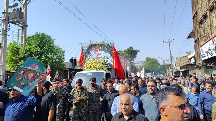 تشییع سپهبد شهید غلامعلی رشید و فرزندش و سردار نصیر باغبان بر دستان خوزستانی‌ها
