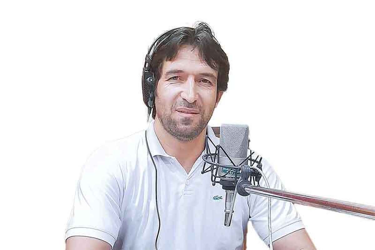از روخوانی دبیرستان تا گویندگی حرفه‌ای