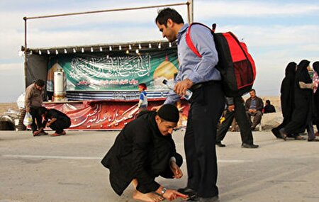 ببینید ا  تو رو خدا بگذار کفش‌هاتو واکس بزنم!