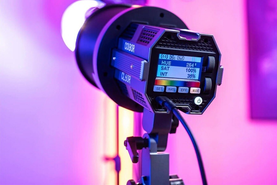 تاثیر شگفت‌انگیز نور RGB بر جذابیت بصری ویدیوهای یوتیوب