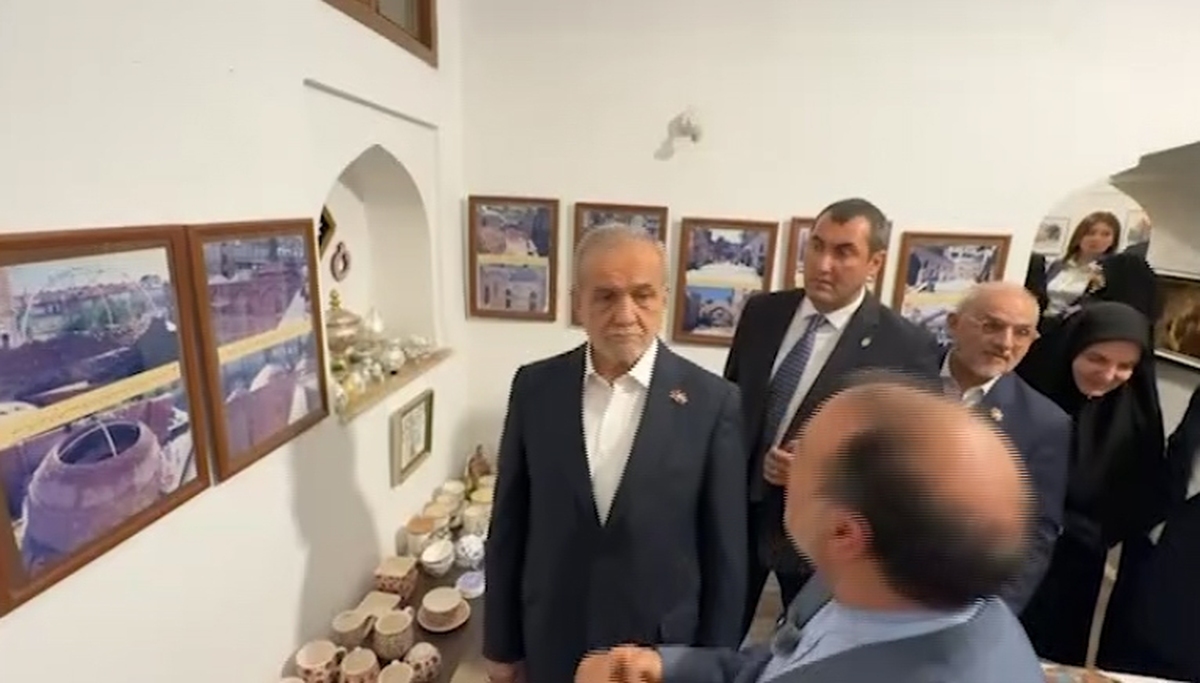 ببینید | بازدید پزشکیان از مسجد کبود ایروان و اقامه نماز در این مسجد