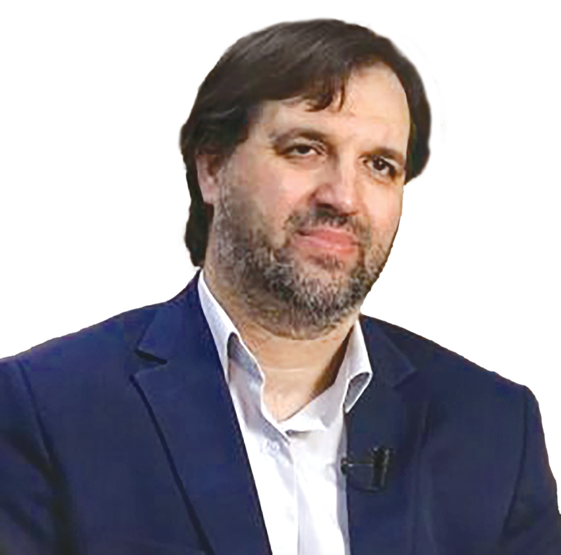 همه چیز را میخ می بینند