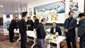 میز خدمت بیمه کوثر در مصلی  نماز جمعه بیرجند برپا شد