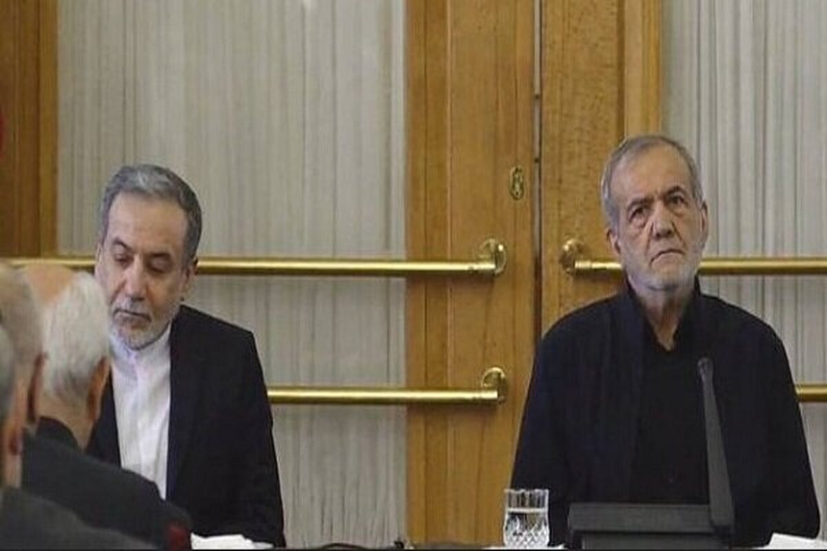 ببینید | حضور رئیس‌جمهور در جمع معاونان و مدیران وزارت خارجه