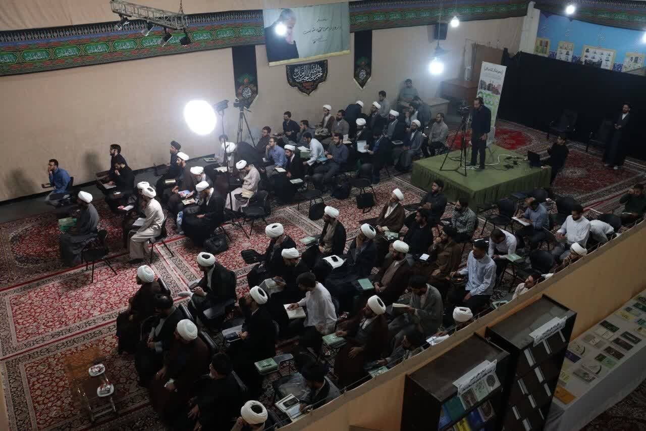 دوره مدرسه علم دینی در مشهد در حال برگزاری است