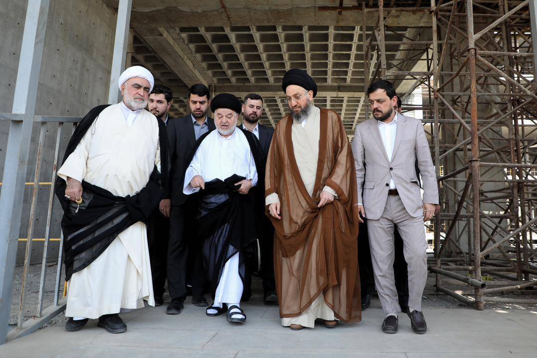 دیدار و گفت‌وگوی حکیم با نماینده آیت‌الله العظمی سیستانی و بازدید از پروژه‌های علمی و درمانی  در قم