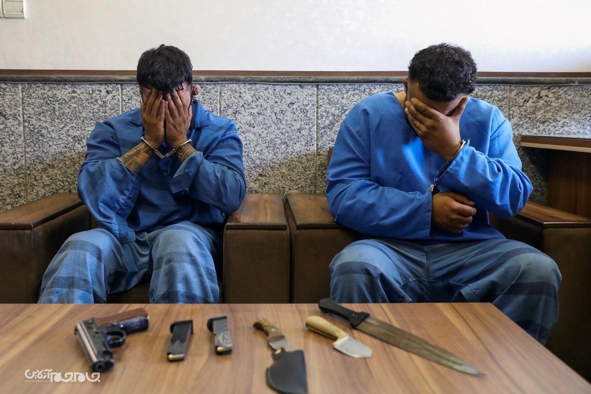 ببینید | زورگیری مسلحانه ۲ موتورسوار از زوج عکاس