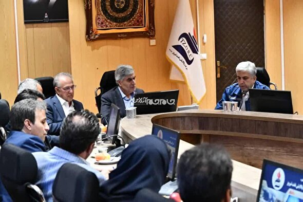 دستیار رئیس‌جمهور از پالایشگاه تبریز بازدید کرد