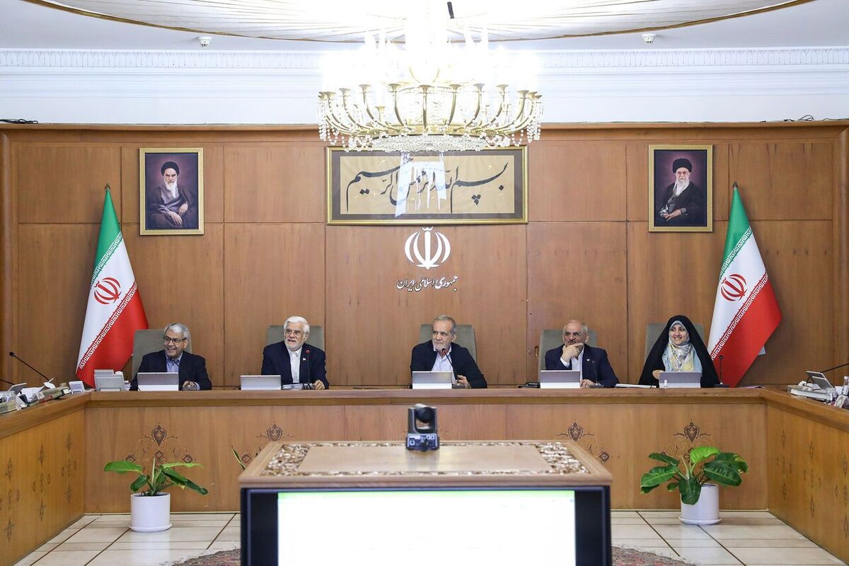 رئیس جمهور ضمن قدردانی از اقدامات صورت گرفته در راستای کاهش ناترازی در بخش انرژی از سوی دستگاه‌های ذیربط گفت: مسیری که دولت در کاهش و رفع ناترازی‌های انرژی در پیش گرفته، با عزم و اراده جدی مسئولان قطعا به نتیجه خواهد رسید.