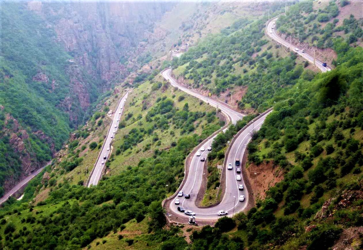 سرپرست اداره‌کل میراث فرهنگی، گردشگری و صنایع دستی البرز گفت: هفته گردشگری امسال با محوریت تحول پایدار در گردشگری برگزار می‌شود و برنامه‌های متنوعی از تور‌های آشناسازی و کارگاه‌های آموزشی تا اقدامات زیست‌محیطی و ارائه تخفیف‌های مراکز اقامتی برای ارتقای تجربه گردشگران در استان در نظر گرفته شده است.