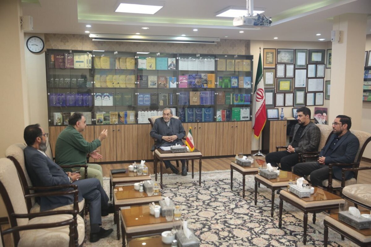 دیدار دبیر و مدیران جشنواره لوتوس با علی‌ اکبر ولایتی