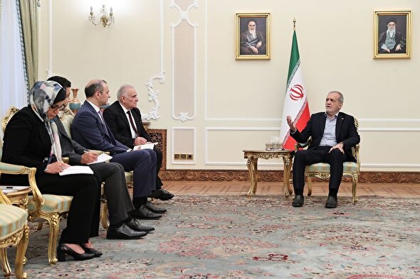دیدار دبیر شورای امنیت ارمنستان با پزشکیان