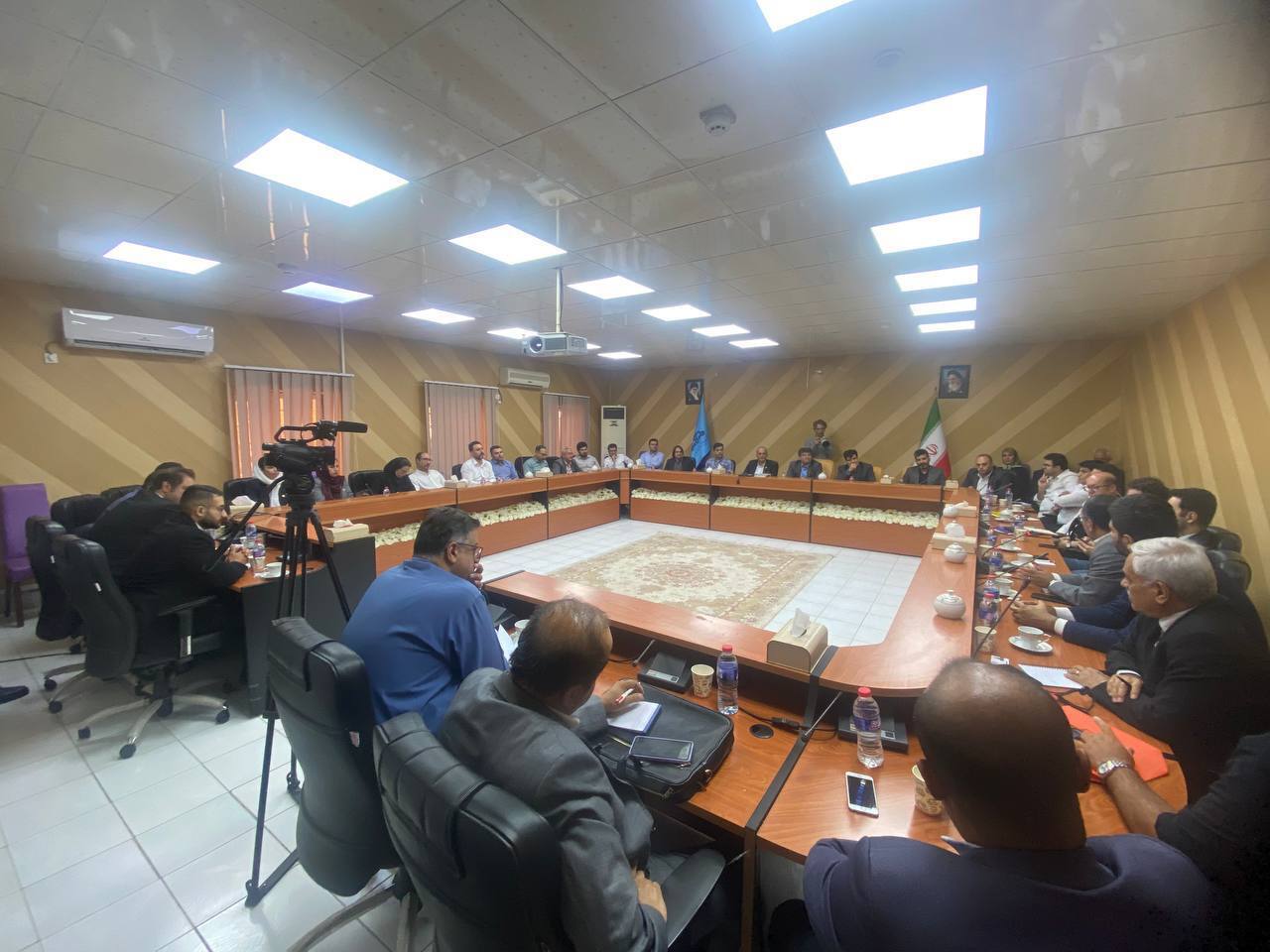 نخستین نشست تخصصی توسعه ساخت داخل در آبادان با هدف حمایت از بومی سازی تجهیزات صنعت نفت برگزار شد