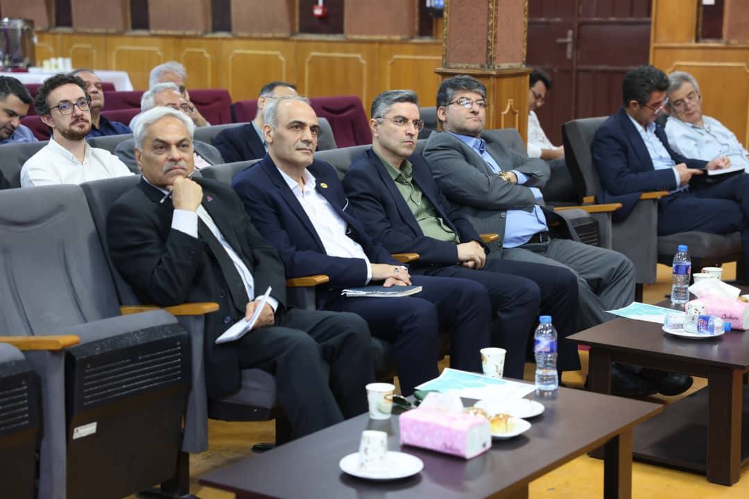 نخستین نشست تخصصی توسعه ساخت داخل در آبادان با هدف حمایت از بومی سازی تجهیزات صنعت نفت برگزار شد