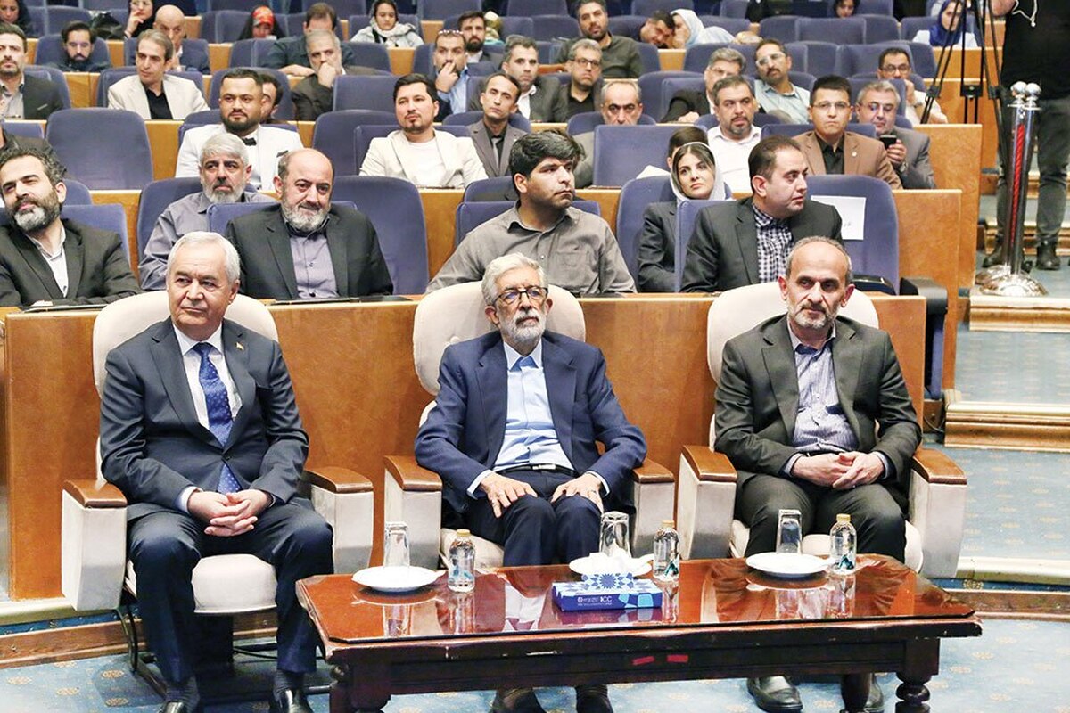 ماهی در قلاب نمایش همدلی و همزبانی