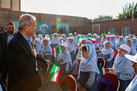 ببینید ا نواخته شدن زنگ شروع مدارس توسط رییسجمهور