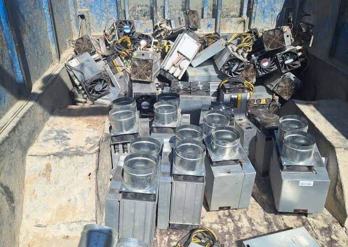 مدیرعامل شرکت توزیع نیروی برق استان البرز از کشف ۴۵ دستگاه ماینر غیرمجاز در یک منزل شخصی در شهر گرمدره خبر داد.