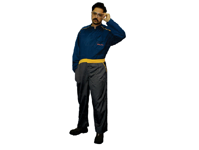 ۵ ویژگی مهم لباس کار مکانیکی استاندارد که ایمنی شما را تضمین می‌کند