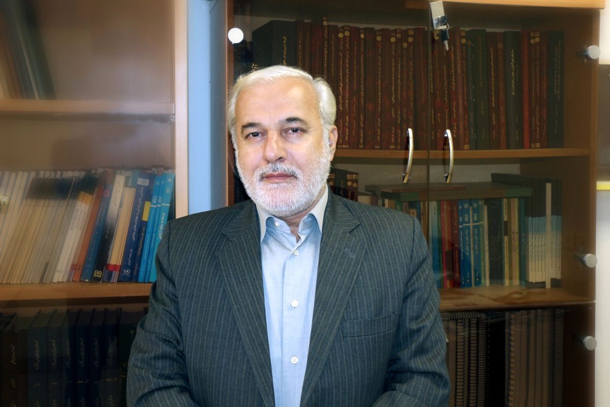 تمدن غرب از پایان قرون وسطی تاکنون خود را حامل ارزش‌هایی همچون حقوق بشر، آزادی و دموکراسی معرفی کرده است.