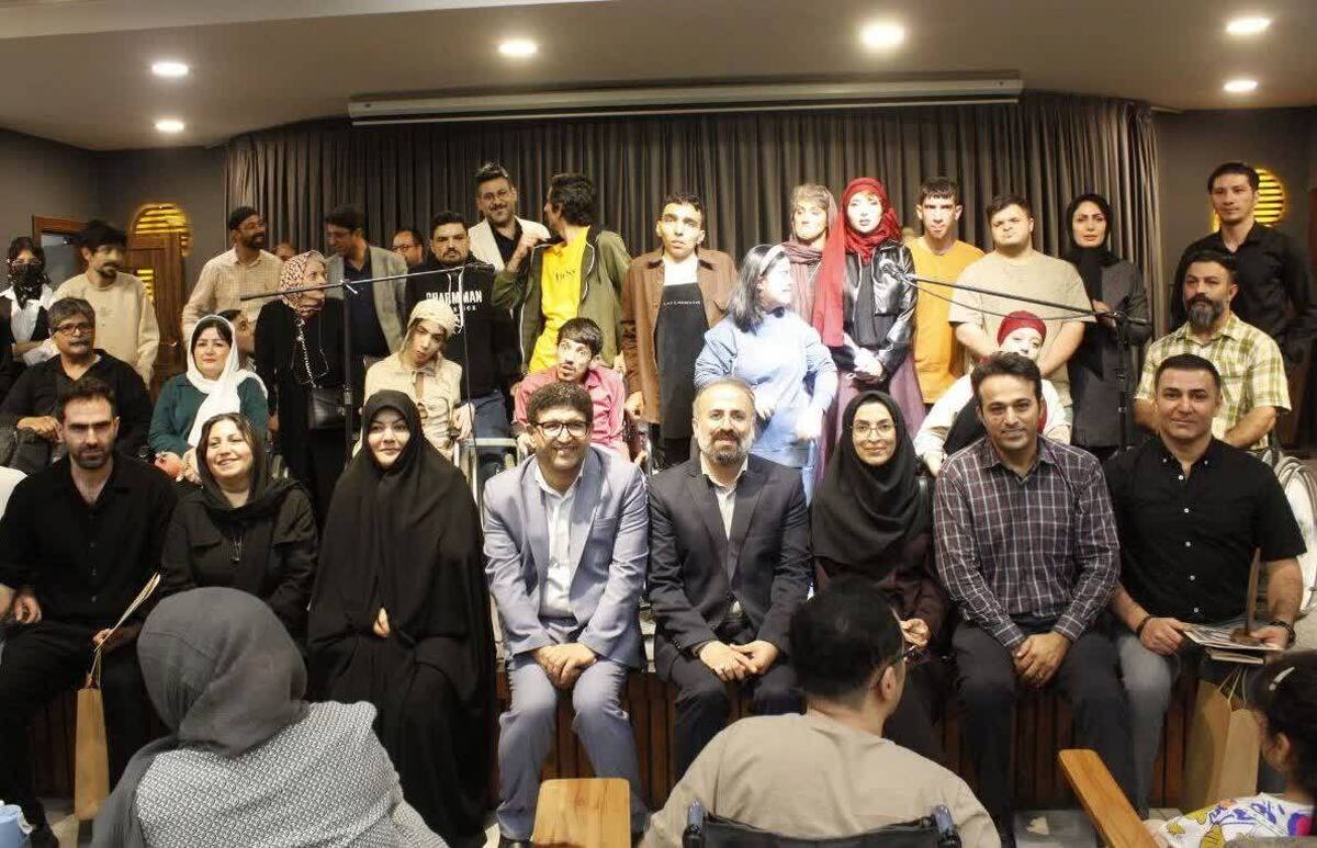 وجیهه محمدی فلاح مدیرکل بهزیستی استان البرز با همراهی جمعی از مسئولان و مدیران استان از جمله دکتر توحید شیریزاد رئیس سازمان مدیریت و برنامه‌ریزی استان، ابراهیم شریفی مدیرکل فرهنگ و ارشاد اسلامی استان، مهدی مهرور فرماندار کرج، کامران عسگری معاون عمرانی فرماندار کرج، رضا عباس‌زاده رئیس خانه مطبوعات استان میهمان تئاتر معلولین شدند و از نزدیک شاهد هنرنمایی این هنرمندان بودند.