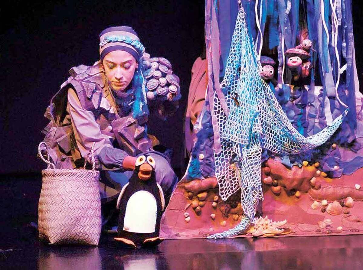 عروسک‌ها امید را به دل کویر بردند