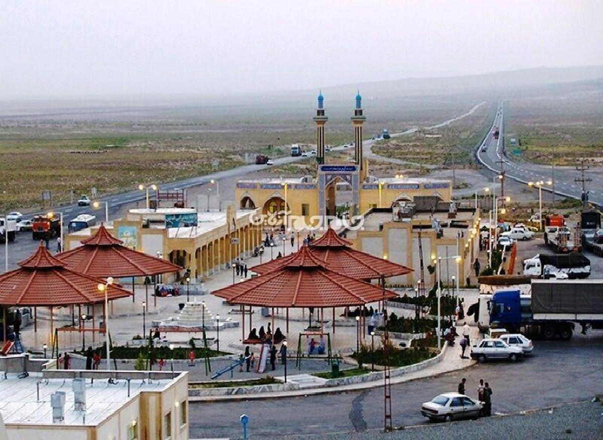 معاون توسعه مدیریت و منابع اداره کل راهداری و حمل‌ونقل جاده‌ای آذربایجان غربی از در دست ساخت بودن ۲۶مجتمع خدماتی رفاهی بین راهی در استان خبر داد.