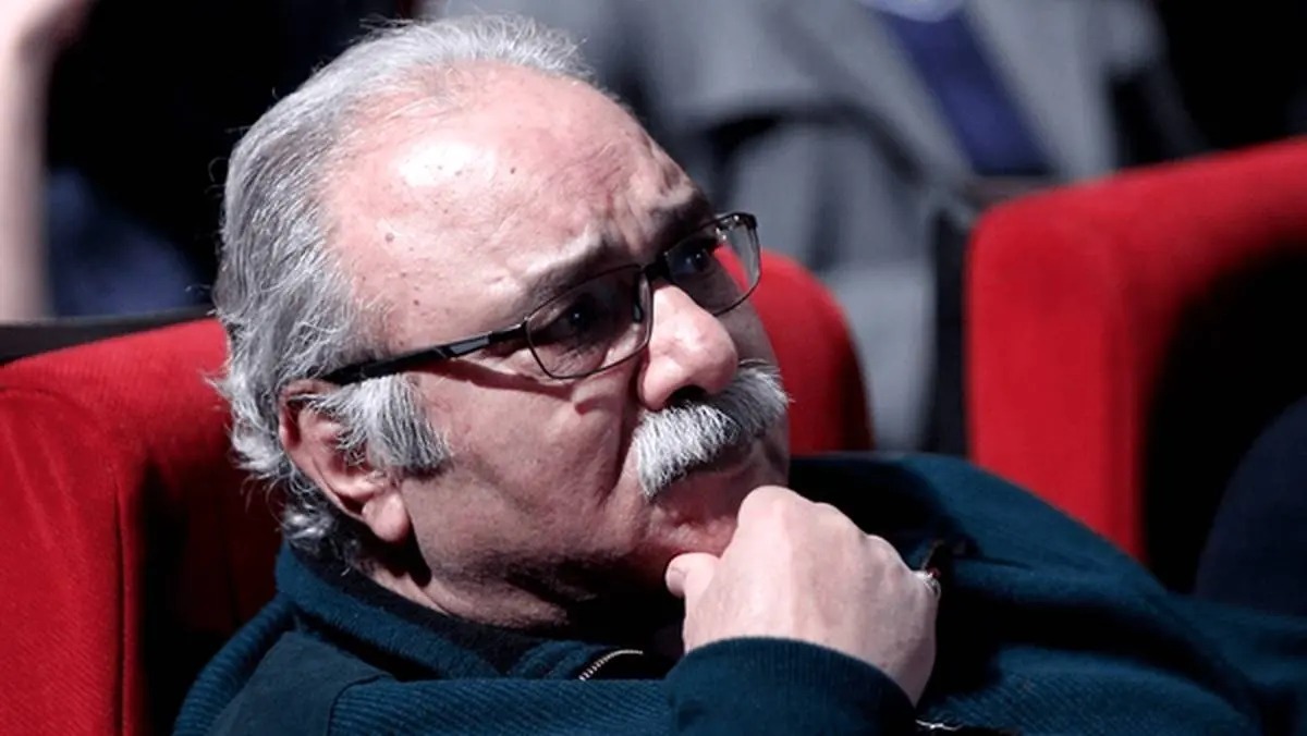 سوگواری حاضران در مراسم تشییع پیکر مرحوم محمد کاسبی در حوزه هنری.