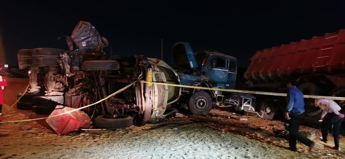 تصادف مرگبار تریلر با کامیون در آزادراه تهران