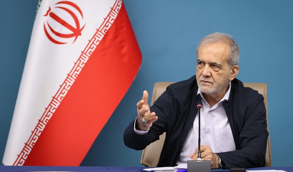 مسعود پزشکیان،رئیس جمهور با اشاره به اینکه اختلاف و درگیری میان کشور‌های اسلامی، خواست ملت‌های ما نیست، بلکه حاصل توطئه‌های دشمنان اسلام و صهیونیسم بین‌الملل است، گفت: دشمنان امت اسلامی همواره در پی ایجاد تفرقه و تضعیف کشور‌های مسلمان بوده‌اند.