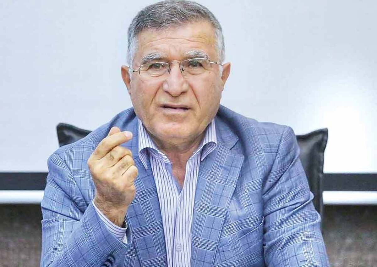 باتجربه و بی‌تجربه؟ تیم ملی فوتبال ایران بین این دو راهی گیر کرده است. هنوز مشخص نیست امیر قلعه‌نویی برای جام جهانی چه نقشه‌هایی در سر دارد. آیا هنوز می‌خواهد تیم ملی را با‌تجربه‌ها به جام جهانی ببرد یا اینکه نقشه بزرگ و دردسرساز جوانگرایی را عملی کند. البته که قلعه نویی محتاط‌تر از این حرف‌ها به نظر می‌رسد که بخواهد یک باره دست به تغییرات گسترده در تیم ملی فوتبال ایران بزند.
