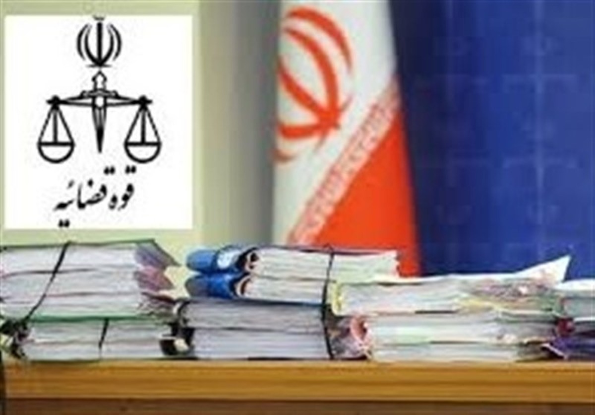 مجتبی قهرمانی،رئیس‌کل دادگستری استان هرمزگان گفت، اعضای یک باند بین‌المللی و سازمان‌یافته قاچاق سیگار در بندرعباس به ۸۵ هزار میلیارد ریال جزای نقدی و ۱۰ سال حبس محکوم شدند.