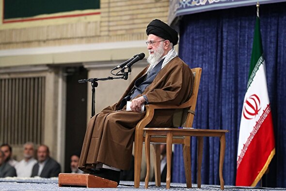 گزارش تصویری | دیدار قهرمانان ورزشی و مدال‌آوران المپیادهای علمی با رهبر انقلاب