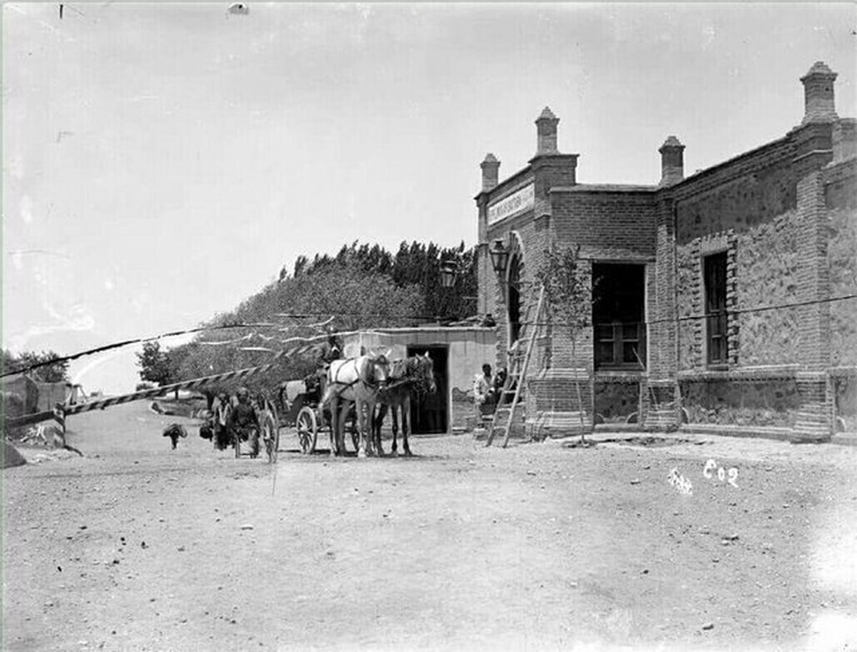 مسئول برگزاری جشنواره «کرج قدیم» گفت: این رویداد فرهنگی از ۲۳ مهرماه آغاز شده و تا ۱۲ آبان‌ماه با ۷۲ غرفه شامل صنایع دستی و سوغات البرز و دیگر استان‌های کشور، فرصتی منحصر‌به‌فرد برای آشنایی بازدیدکنندگان با فرهنگ، هنر و آداب اقوام ایرانی فراهم کرده است.
