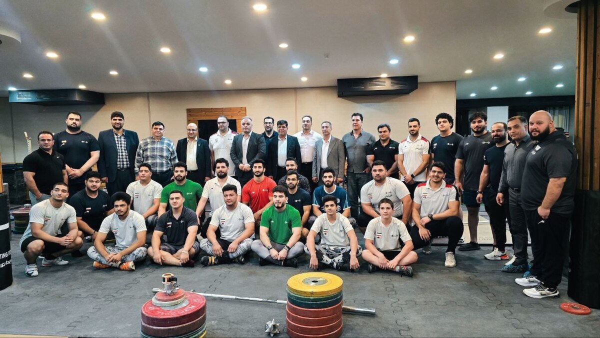 دبیرکل کمیته ملی المپیک از تمرین تیم‌های ملی وزنه برداری زنان و مردان ایران بازدید کرد.