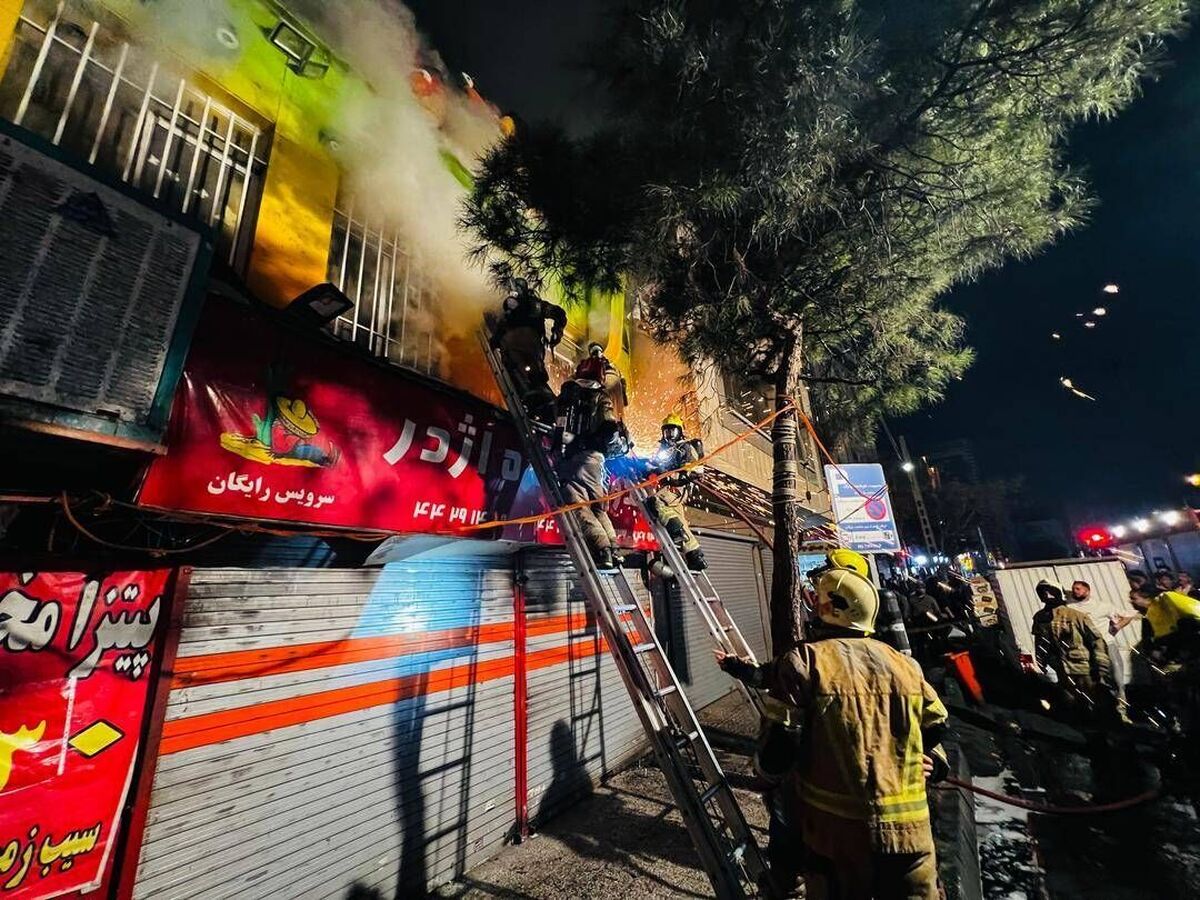 معاون پیشگیری سازمان آتش‌نشانی و خدمات ایمنی شهرداری تهران گفت: ده‌ها مرکز تجاری به‌دلیل نقص ایمنی شناسایی و اخطار گرفتند.
