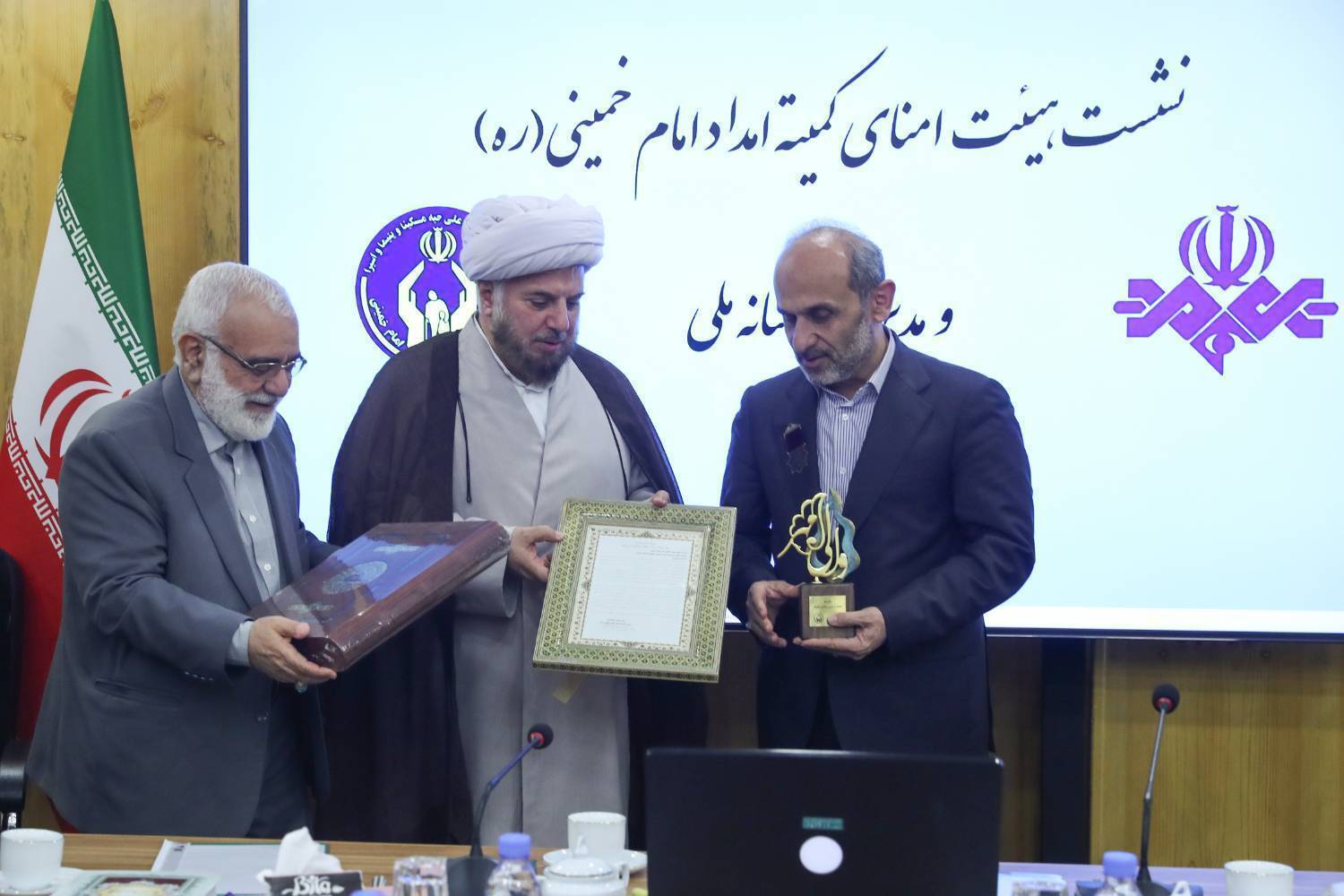 اهدای نشان «والی مهر» به رئیس رسانه ملی