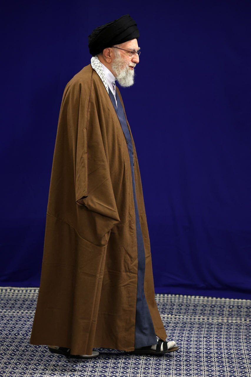 عکس ا دستاندرکاران برگزاری گردهمایی بینالمللی بزرگداشت آیتاللّه میرزا محمّدحسین نائینی با رهبر انقلاب دیدار کردند. عکس ا دستاندرکاران برگزاری گردهمایی بینالمللی بزرگداشت آیتاللّه میرزا محمّدحسین نائینی با رهبر انقلاب دیدار کردند.