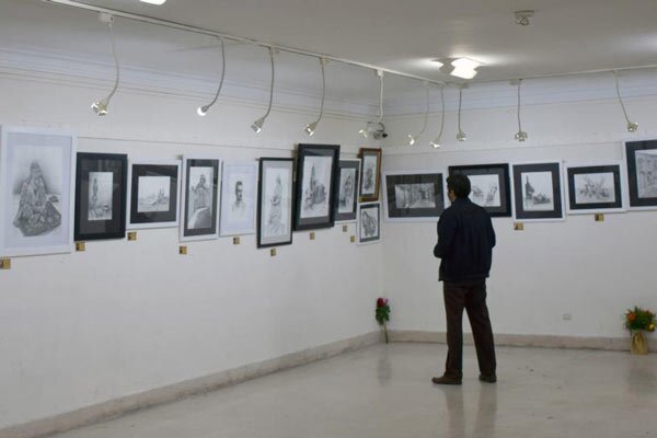 «بیگانه»؛ بازتاب چهره مادر، در قالب طراحی‌های زنده