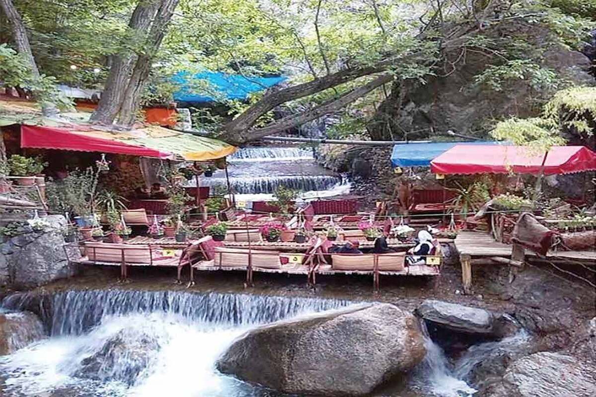 به‌تازگی هیأت دولت مصوبه‌ای را به تصویب رساند که براساس آن، ساخت‌وساز تأسیسات گردشگری در حریم رودخانه‌ها، تالاب‌ها، دریاچه‌های سدها و سواحل مجاز اعلام شد. این خبری است که اخیرا از سوی وزیر میراث فرهنگی و گردشگری رسانه‌ای شده و او اعلام کرده است که هیچ‌گونه محدودیتی برای اجرای طرح‌های گردشگری در اطراف تمام محیط‌های آبی داخلی از رودخانه گرفته تا سد و بند و دریاچه وجود ندارد.