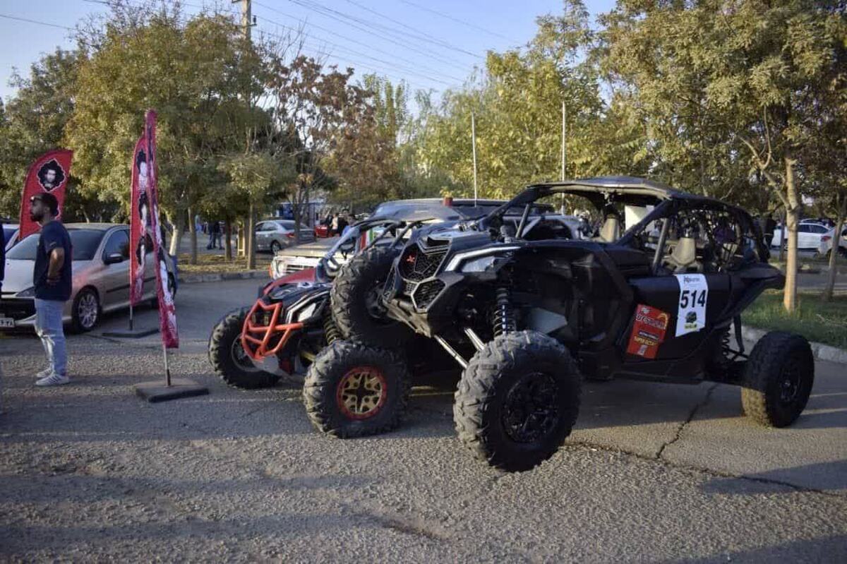 همایش بزرگ خودرویی و موتوری توسط هیات‌های موتورسواری و اتومبیلرانی استان البرز در ورزشگاه انقلاب کرج برگزار شد.