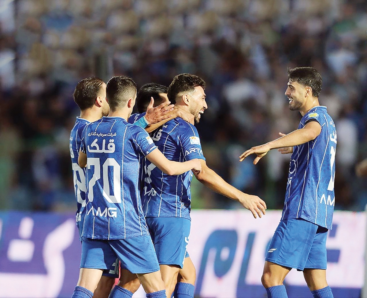 همان‌موقع که ریکاردو ساپینتو در روزهای اول بعد از جنگ تحملیلی ۱۲ روزه علیه ایران، به کشورمان بازگشت و بار دیگر هدایت استقلال را برعهده گرفت، یک جمله ورد زبانش بود. او دائما بر این موضوع تاکید می‌کرد که برای تمام کردن ماموریت ناتمام خود به جمع آبی‌ها برگشته است. او می‌گفت که یک قهرمانی در لیگ برتر به هواداران این تیم بدهکار است.