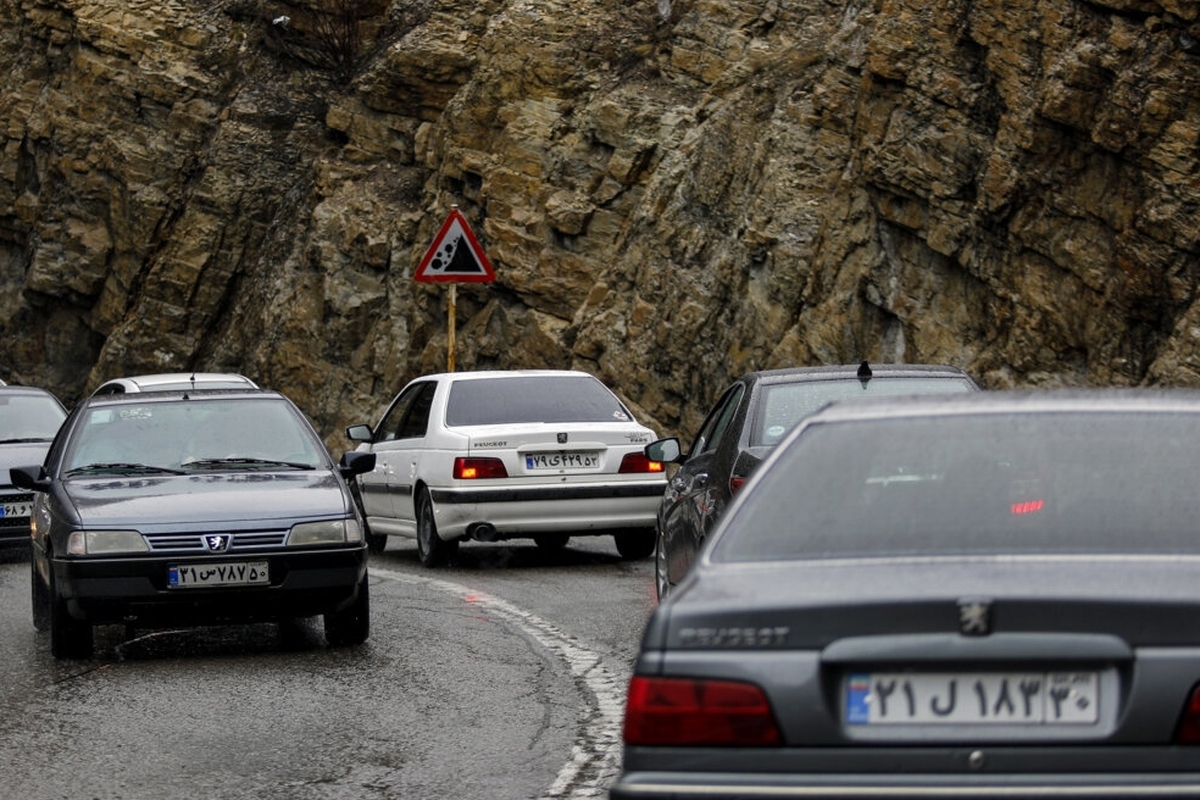 جانشین پلیس راه راهور فراجا گفت: از ساعت ۱۸ امروز (شنبه ۱۰ آبان) تردد همه وسایل نقلیه از جنوب به شمال محور چالوس ممنوع است و از ساعت ۱۹ تردد در مسیر شمال به جنوب به‌صورت یکطرفه اجرا خواهد شد.