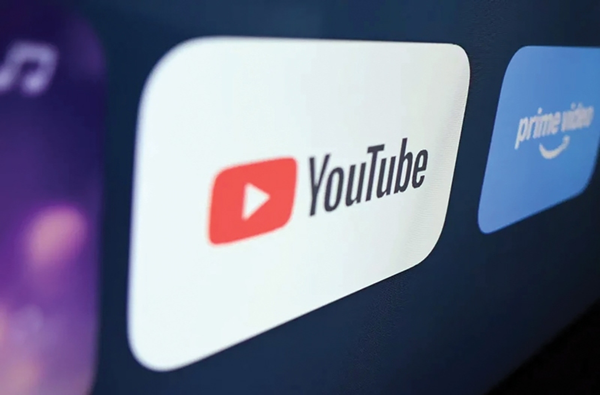 یوتیوب درحال عرضه مجموعه‌ای از به‌روزرسانی‌ها برای بهبود کیفیت بصری در اپلیکیشن‌های تلویزیونی خود است. از جمله این قابلیت‌ها ارتقای خودکار کیفیت ویدئوها با هوش مصنوعی است که باعث می‌شود کاربران بتوانند ویدئوهای قدیمی را با کیفیت و وضوح بالاتری مشاهده کنند.