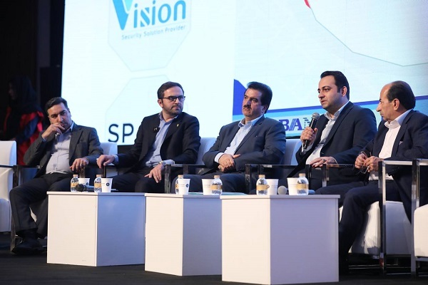 مدیرعامل بانک صادرات ایران در افتتاحیه تراکنش یازدهم:انحراف نقدینگی از بخش واقعی اقتصاد، چالش اصلی تولید و معیشت مردم است مدیرعامل بانک صادرات ایران در افتتاحیه تراکنش یازدهم:انحراف نقدینگی از بخش واقعی اقتصاد، چالش اصلی تولید و معیشت مردم است