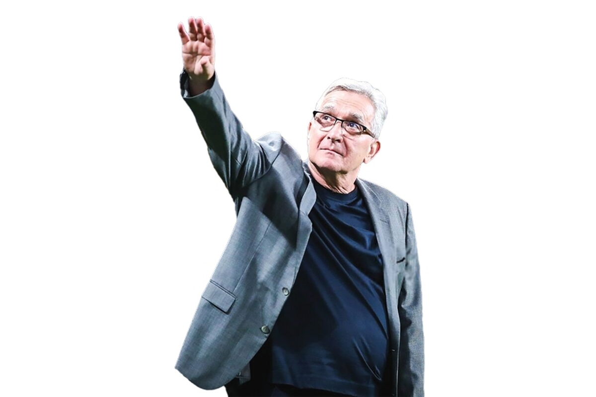 «برانکو ایوانکوویچ» و خداحافظی‌اش از مربیگری، یادآور خاطرات تلخ و شیرینی ازچند دهه اتفاقات فوتبالی ایران است. بدون اغراق، اویکی ازاثرگذارترین مربیان خارجی تاریخ ایران قلمداد می‌شود وشاید به نظر عده‌ای بهترین. برانکو هیچگاه دوست نداشت با کسی مقایسه شود اما همواره خود را یکی از موفق‌ترین مربیان فوتبال ایران می‌دانست که البته پربیراه هم نمی‌گفت.