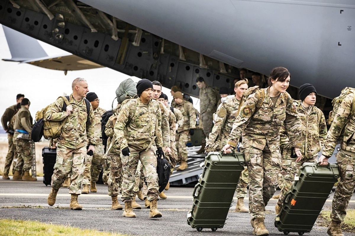  کاهش شمار نیروهای آمریکایی در رومانی، گرچه از نگاه پنتاگون «تغییری در تعهد واشنگتن به ناتو» توصیف شده اما درواقع نشانه‌ای از جابه‌جایی تمرکز نظامی ایالات متحده از اروپا به منطقه هند ــ آرام است‌؛ تغییری که در چارچوب راهبرد دولت ترامپ برای مهار چین و تمرکز بر مرزهای خودی تعبیر می‌شود.