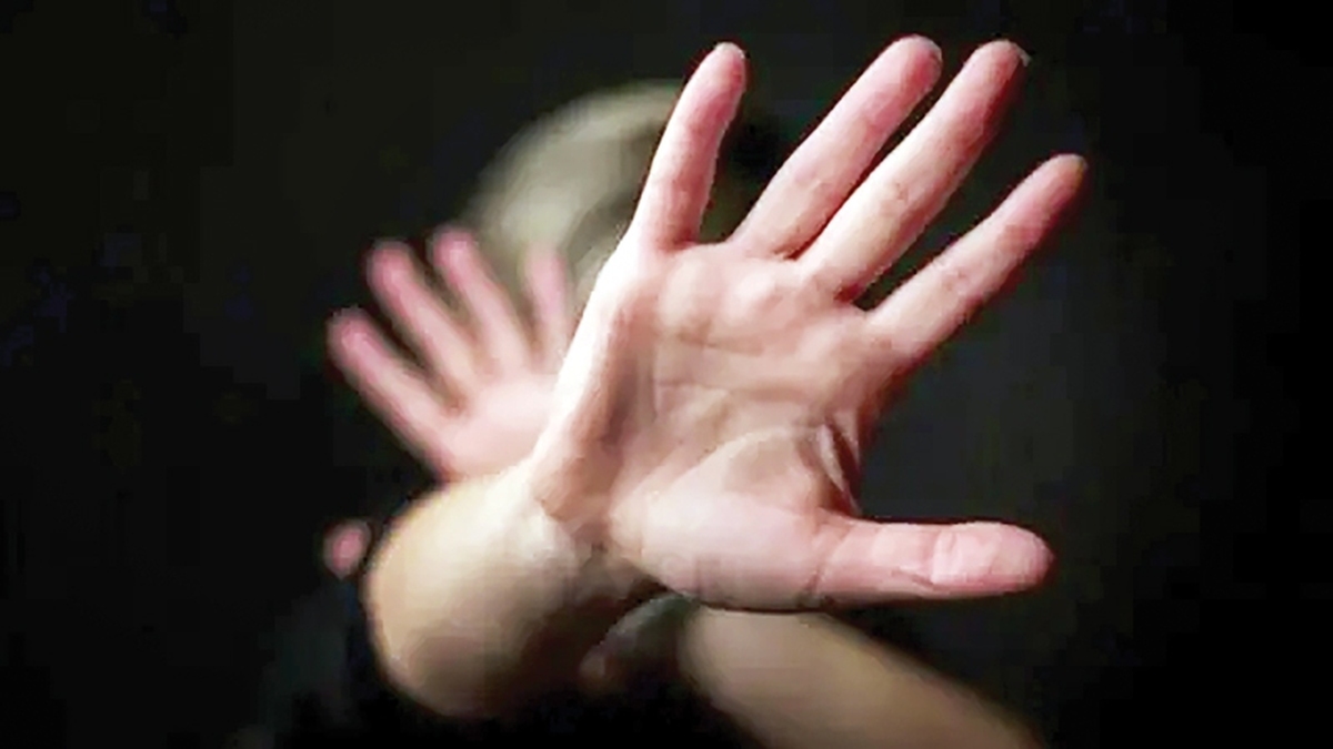 چند روز پیش رئیس پلیس آگاهی تهران در گفت‌وگویی رسمی نسبت به افزایش آمار قتل‌های خانوادگی در کشور هشدار داد. او یکی از دلایل اصلی این روند نگران‌کننده را پایین آمدن آستانه تحمل مردم عنوان کرد. این خبر، نه صرفا یک خبر پلیسی که نشانه‌ای از بحران اجتماعی عمیق است؛ بحرانی  که ریشه در فشارهای روانی، اقتصادی و فرهنگی دارد و در درون خانه‌ها و سکوت، جان می‌گیرد.