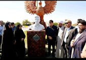 تندیس ققنوس در امیدیه رونمایی شد