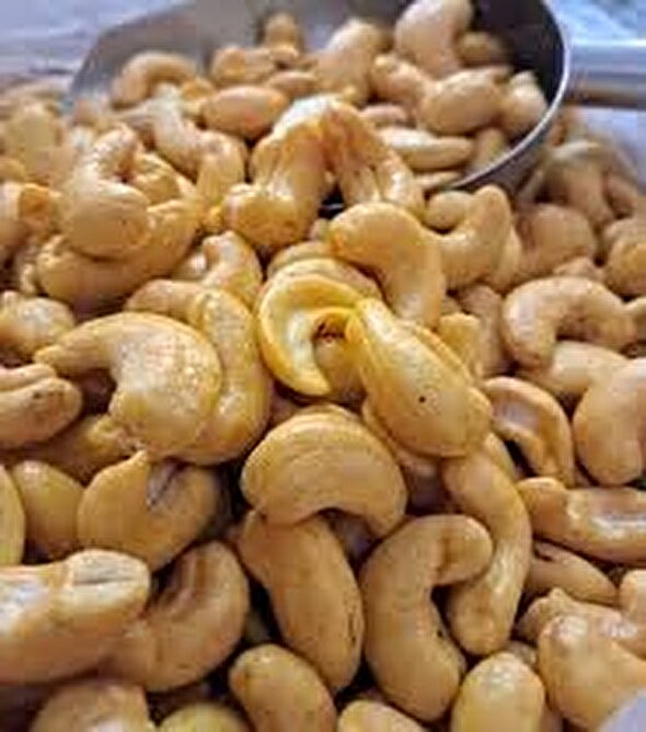 محکومیت هفت میلیارد و ۹۴۹ میلیون ریالی قاچاقچی مغز بادام در همدان